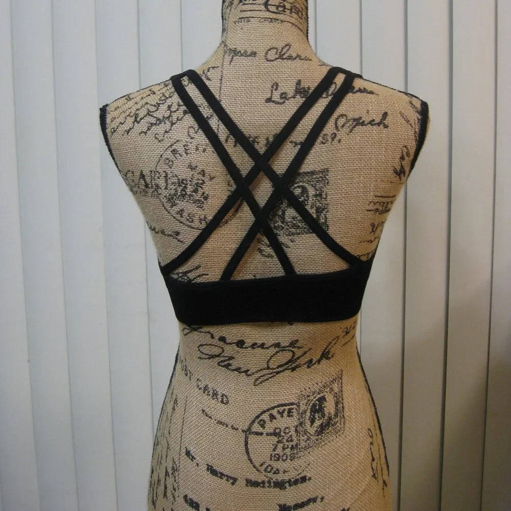 NWOT AK black strappy padded sports bra bralette M